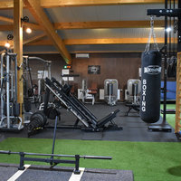 Trainingsgeräte im Fitnessstudio Zig-Zag